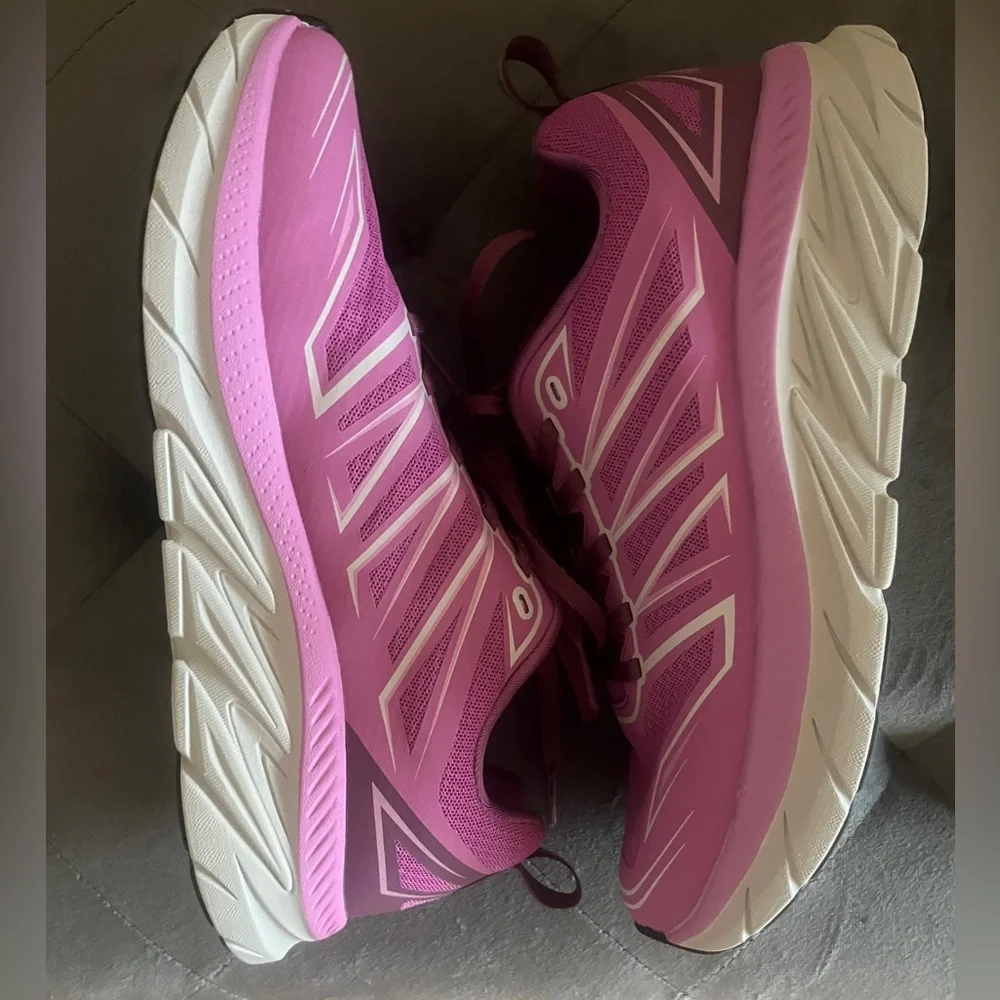 Women's Pink Athletic Sneakers size 9.5. New without tags.